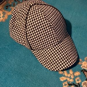 Black/white houndstooth baseball cap